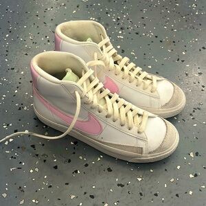 Cute and comfy nike shoes!